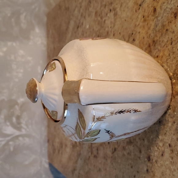 Vintage Queen Anne Arthur Wood floral and gold teapot - Picture 3 of 17